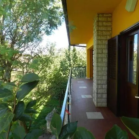 Sanja Near The Sea, Spacious And :) Appartamento Pola