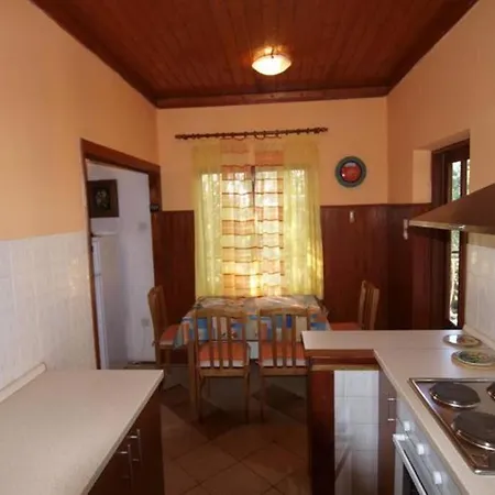 Apartment Sanja Near The Sea, Spacious And :) Pula