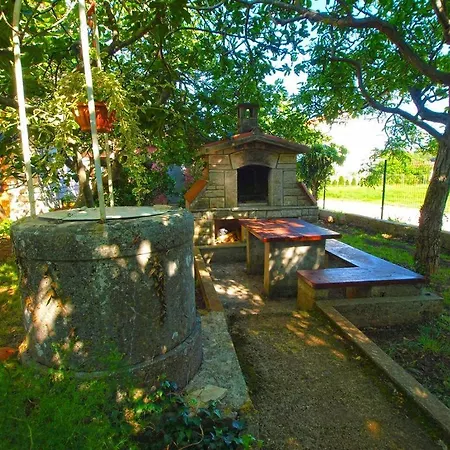 Sanja Near The Sea, Spacious And :) * Pula